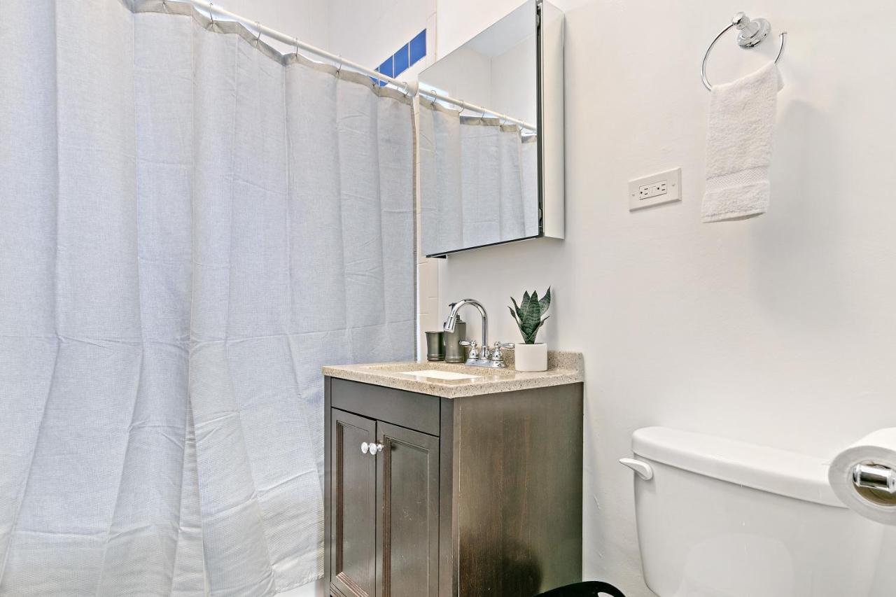 Bright Spacious Apt, Comfy King Bed, 5 Location Chicago Exterior foto